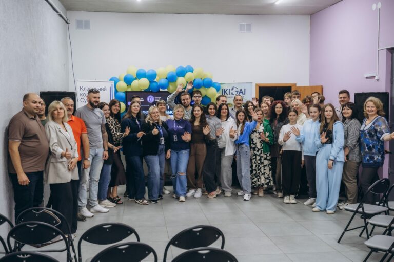 Спільне фото учасників і гостей відкриття.